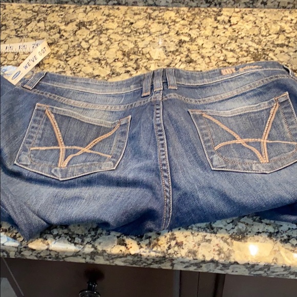Jeans, Kut from the Kloth  8 (Catherine, I think) - Picture 3 of 3